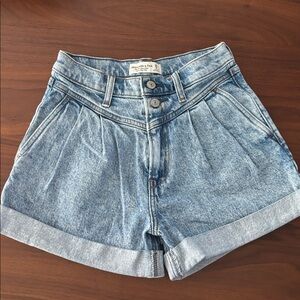 Abercrombie Denim Shorts - The 80’s Mom Short Ultra High Rise
